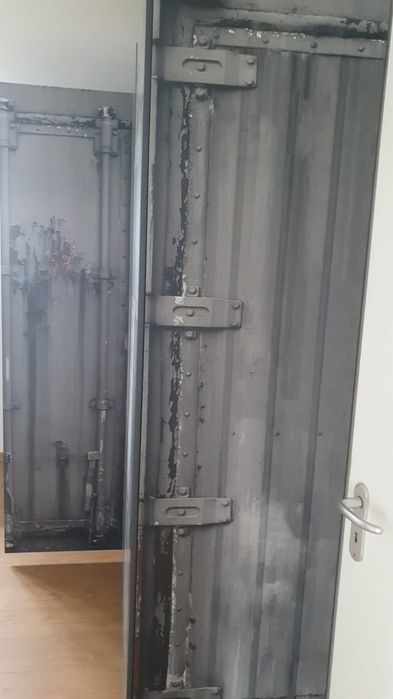 Dulap haine cu un model deosebit, ideal pt chirii