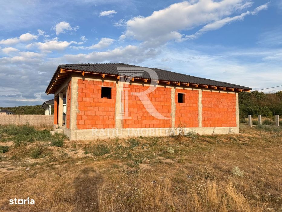 Casă la roșu de vânzare | Alparea | 1.000 mp teren
