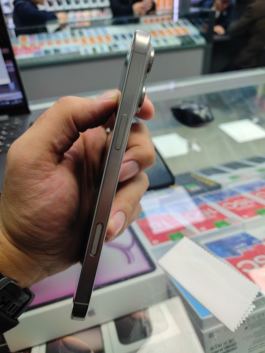 Продам б.у 16pro max 256gb natural titanium 99% емкость