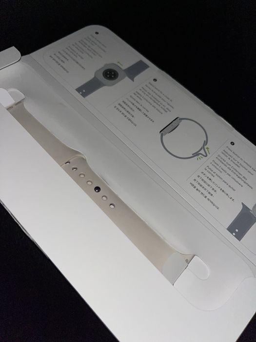 Продавам часовник Apple Watch SE3 40