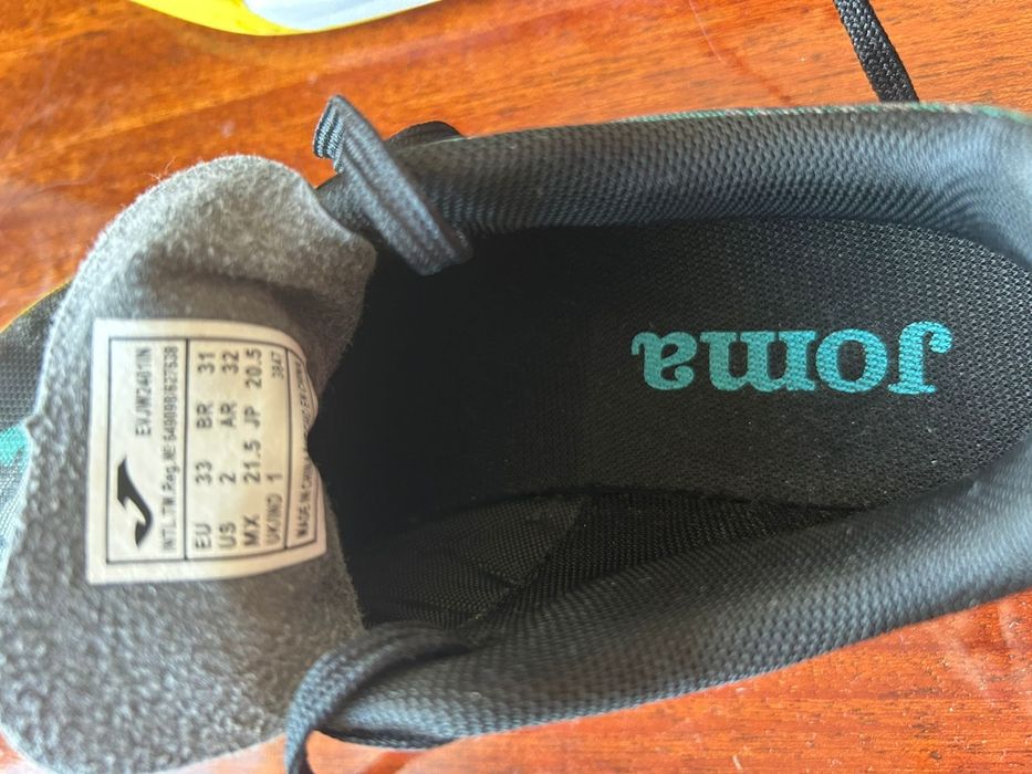 Продам новые футзалки 33-размера