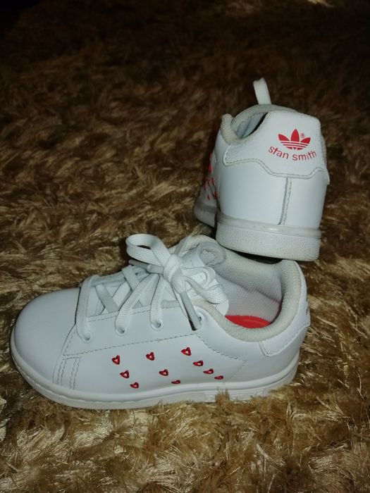 Adidasi fetite nr. 25