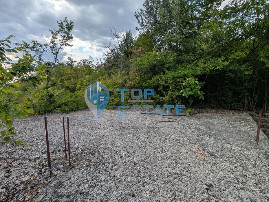 Вила във вилната зона на село Леденик