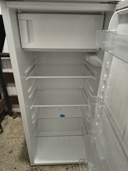 Хладилник с горна камера Zanussi