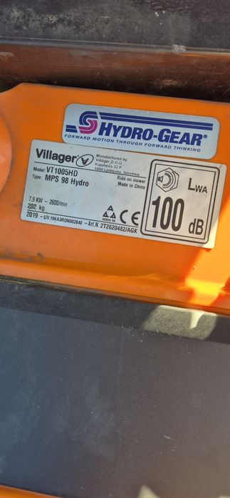 Tractoras de tuns iarba vilager