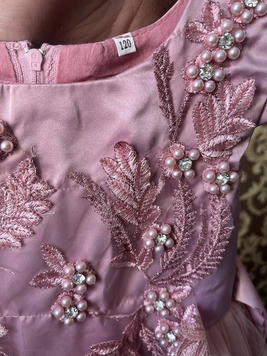 Продам платье для девочки