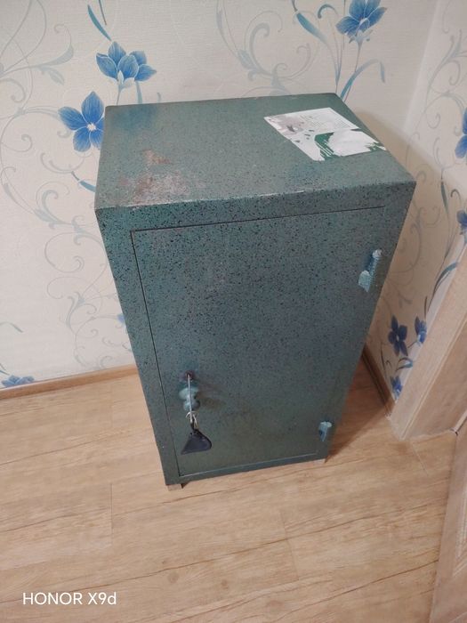 Продам сейф.В хорошем состоянии