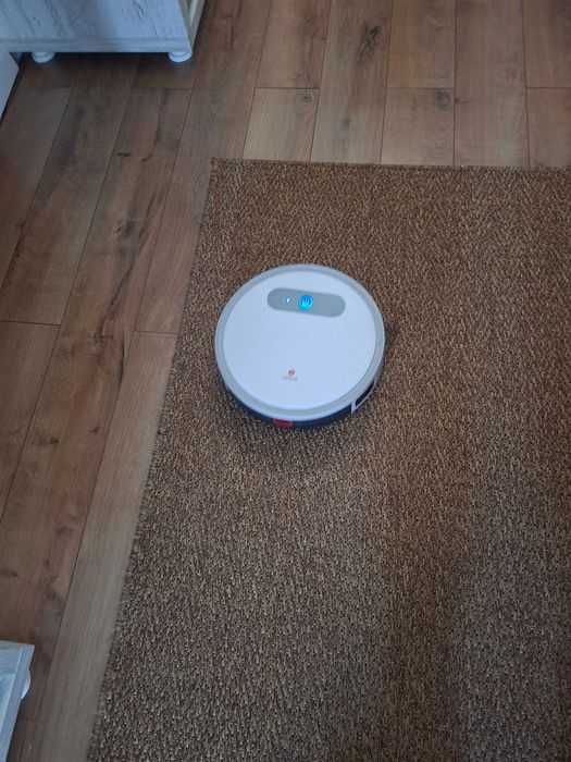 Aspirator roboțel activat prin telefon