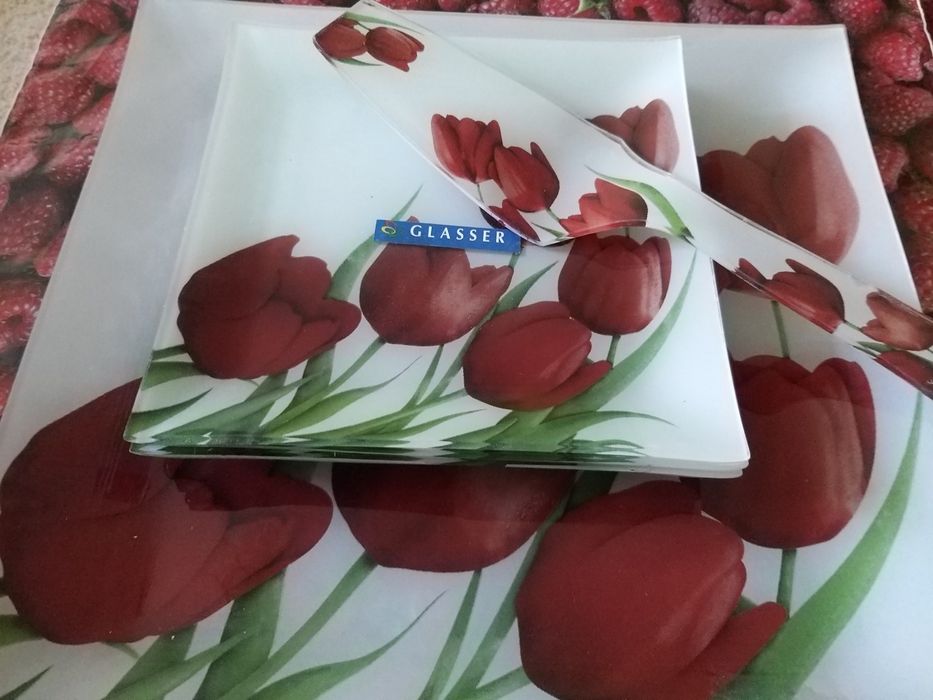 Тортница из закаленного стекла.