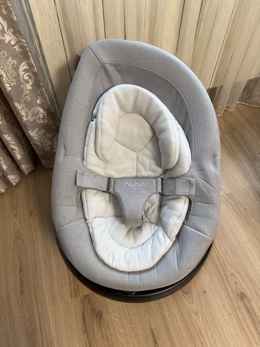 Leagăn bebe Nuna Leaf Grow + arc jucării, stare impecabilă