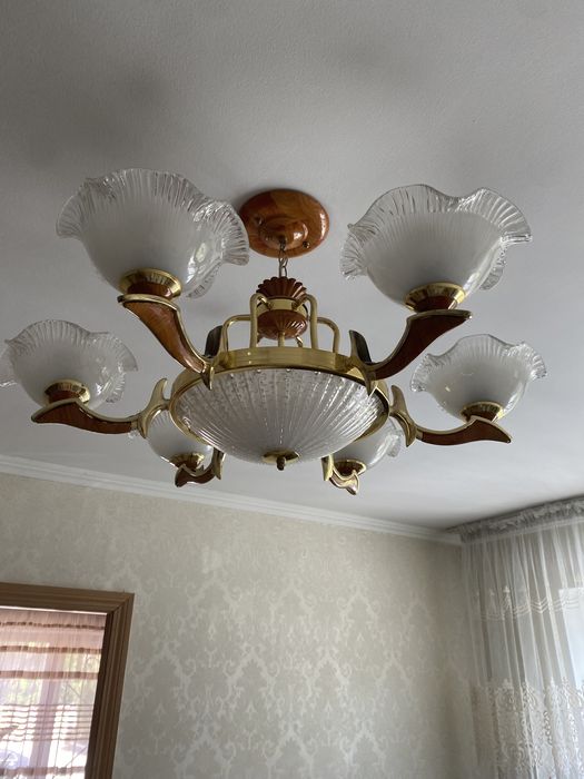 Продается люстра