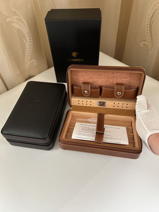 Cohiba преносим хумидор за 4 пури – кедър, кафяв/черен