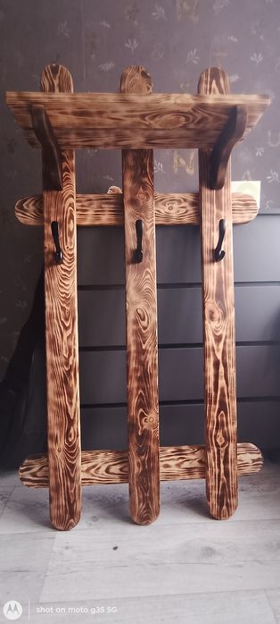 Продам настенную вешалку.