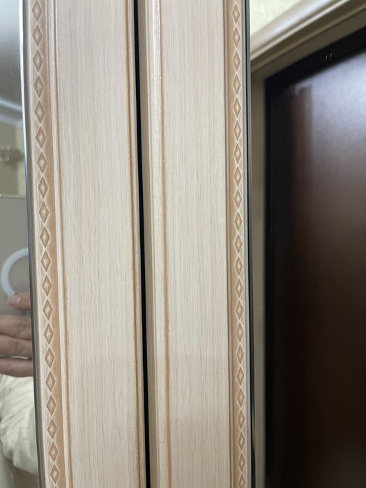 Продам шкаф зеркальный
