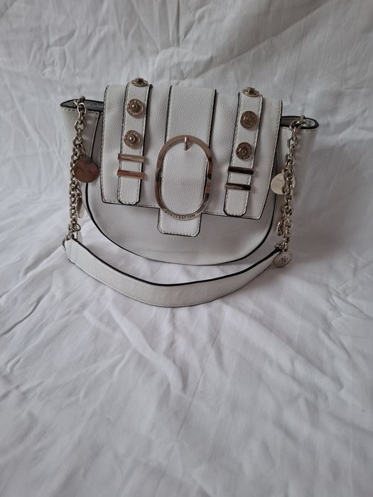 Бяла чанта Guess