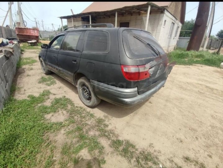 TOYOTA Caldina 1995 года