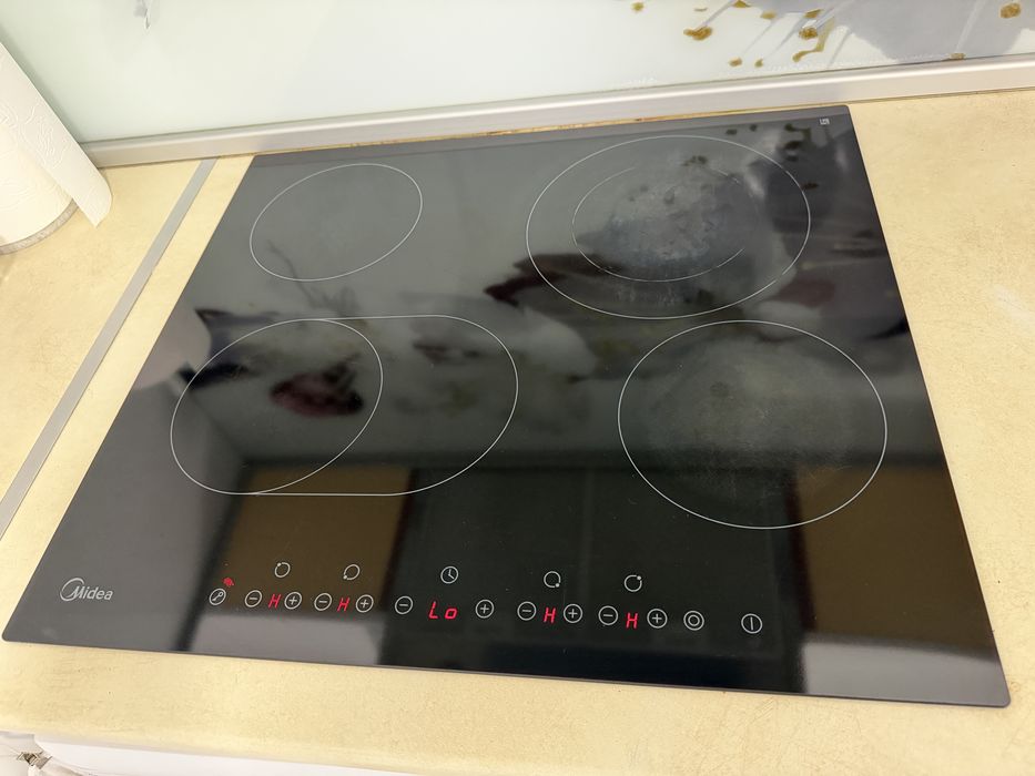 Стъклокерамичен  котлон за вграждане  4 зони