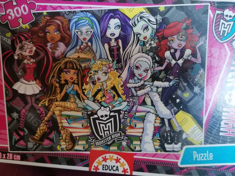 Два пъзела монстър хай и барби за 30 лв