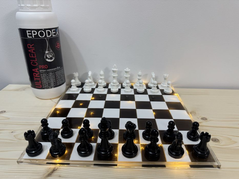 Tablă de șah handmade din rășină epoxidică