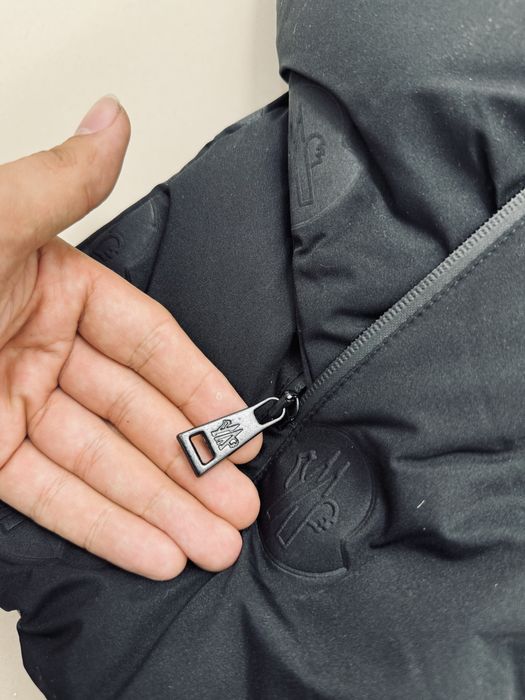 ТОП Monc*er черно яке