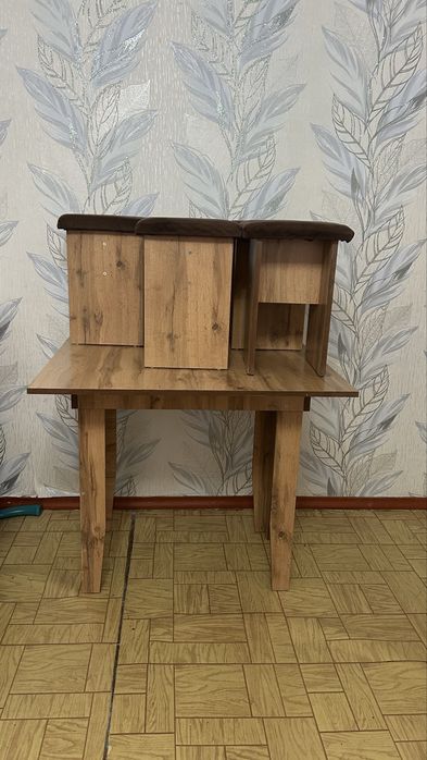 Продам стол с табуретками !