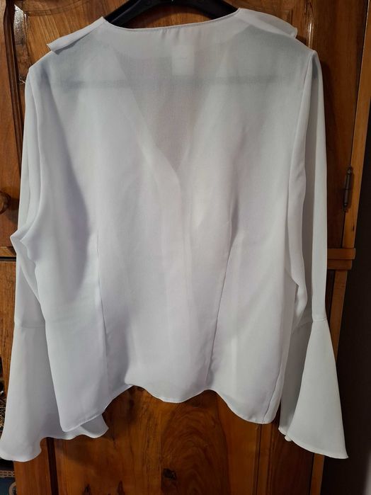 Bluză albă elegantă din vâscoză, de vară, cu mâneci clopot, marimea S-M