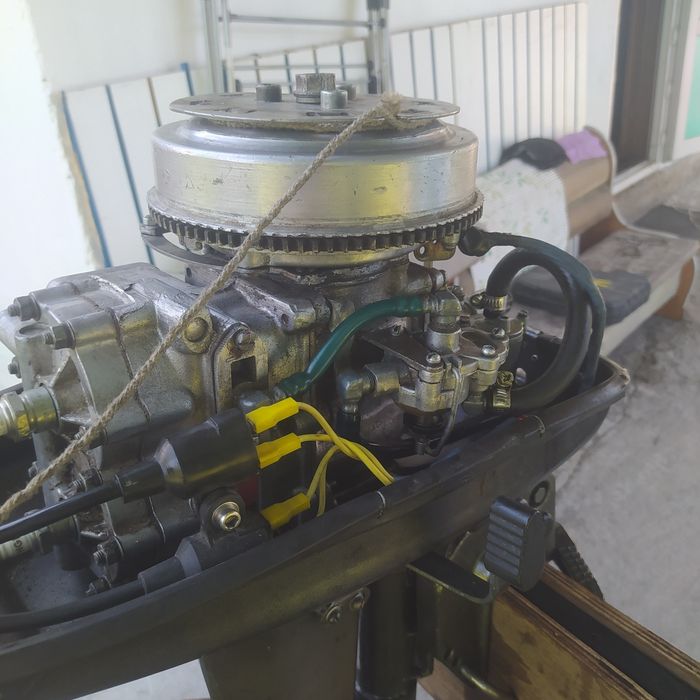 Продам лодочный мотор ветерок 8