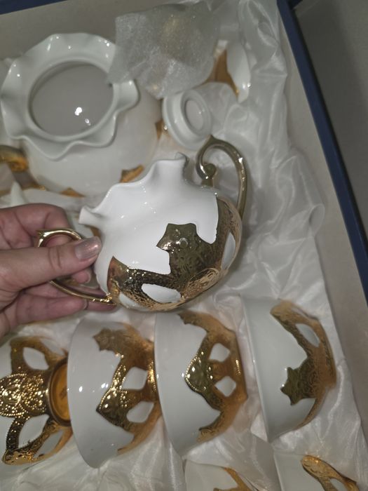 Продам чайный сервиз на 12 персон