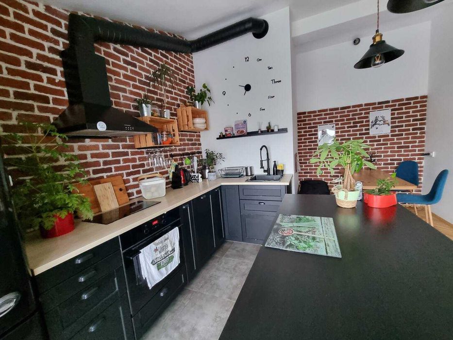 Тристаен апартамент в Карпузица