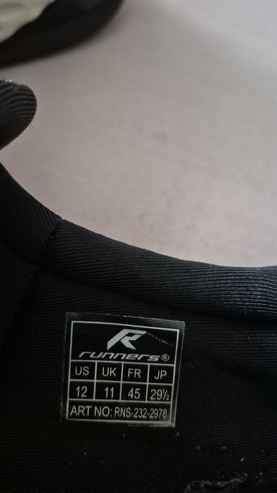 Нови маратонки, 45-ти номер