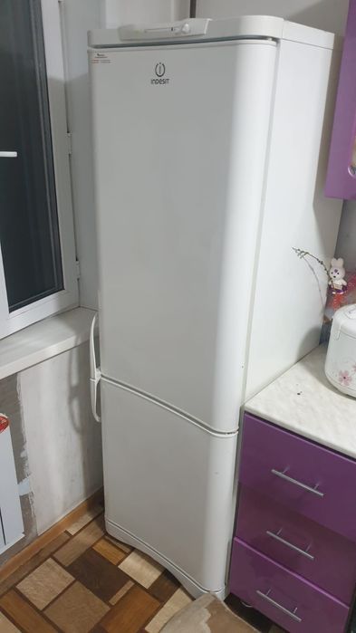 Холодильник Indesit
