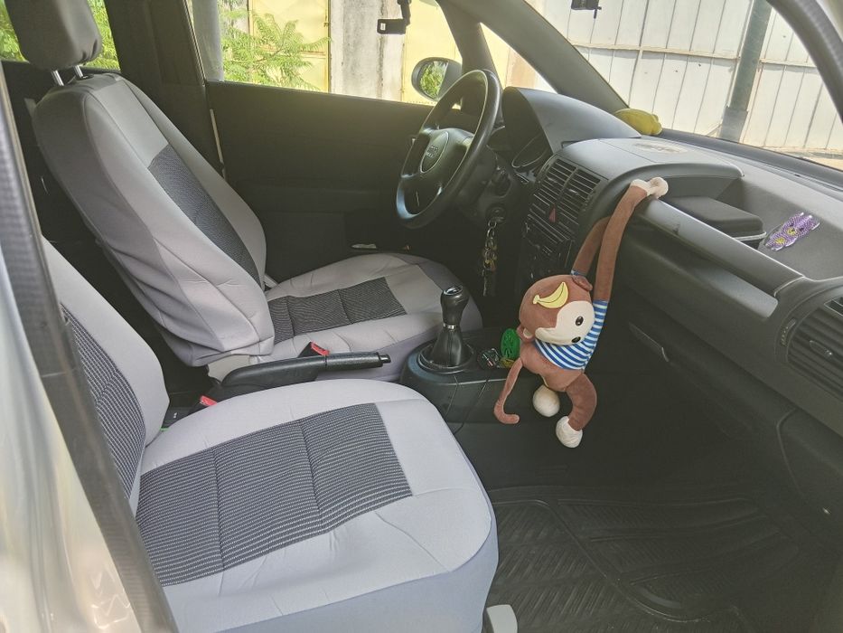 AUDI A2