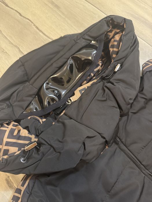 двустранно Fendi яке