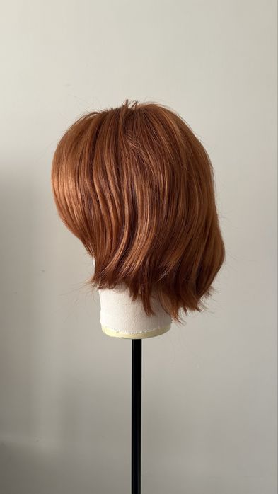 Къса обемна рижава перука