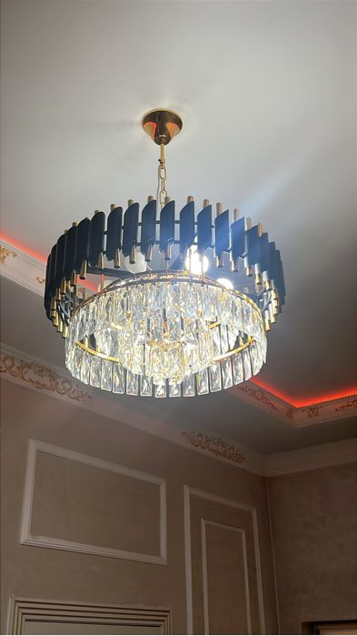 Люстра и бра почти новые
