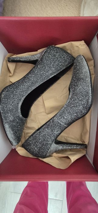 Pantofi argintii marimea 38