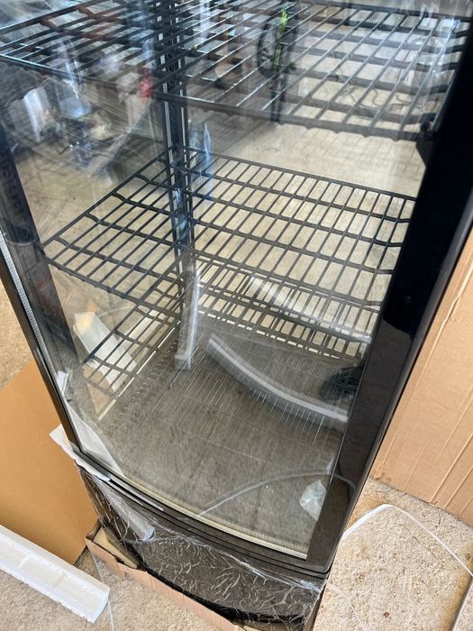 Vitrina frigorifica verticala panoramica pentru prajituri