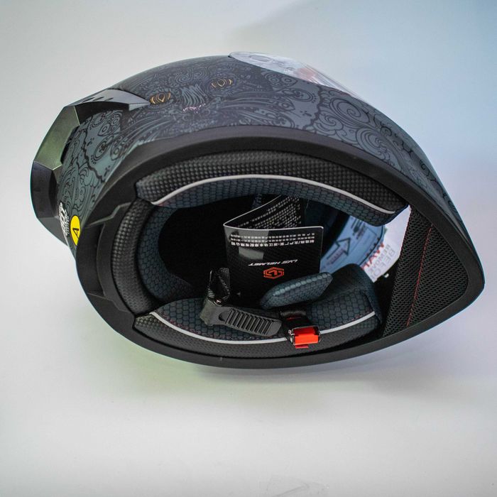 Каска за мотор пистов , скутер  др. ( Размери S , M )