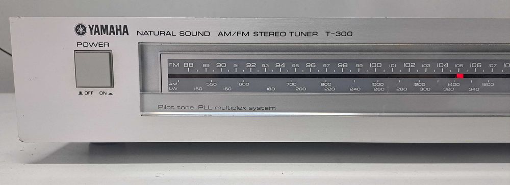 Yamaha T-300 Made in Japan Argintiu Tuner Stereo pt Amplificator