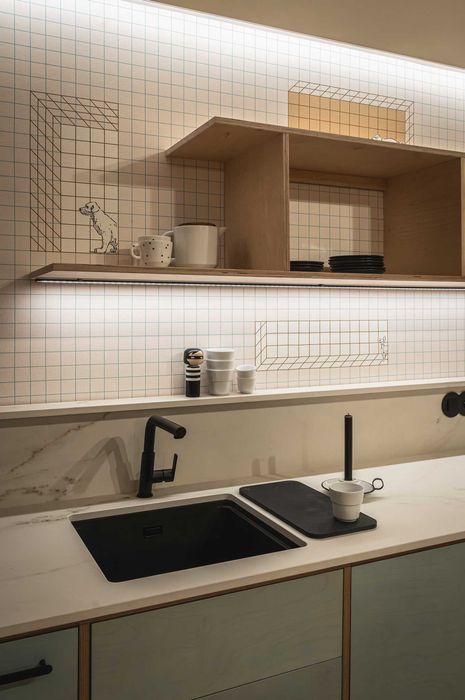 Черен Смесител за Кухненска Мивка с издърпваща се глава – Модел 3700