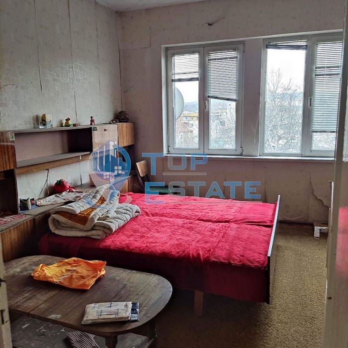 Четиристаен апартамент в идеален център