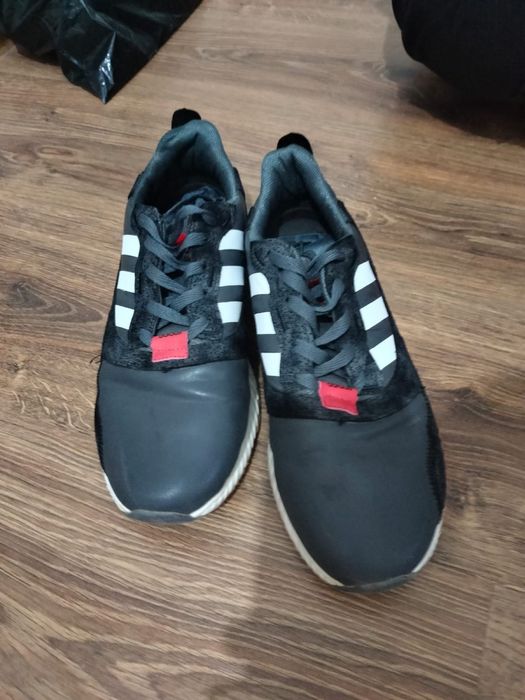 Продам спортивные кроссовки