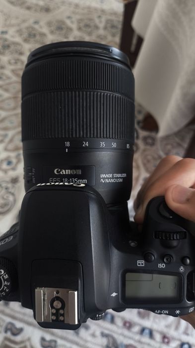 Canon 77D с комплектом