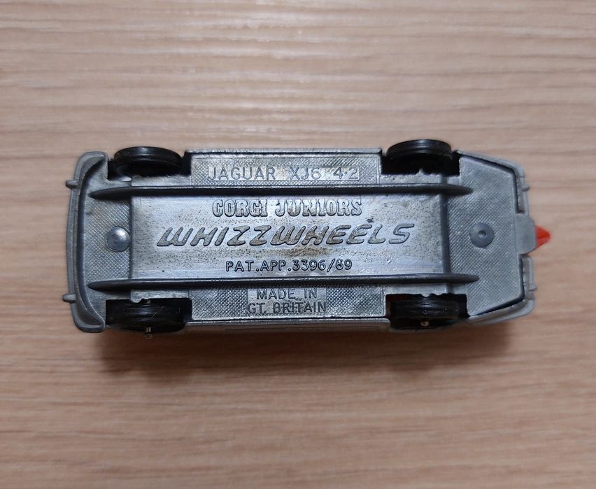 Колекционерски колички siku, corgi juniors, gama