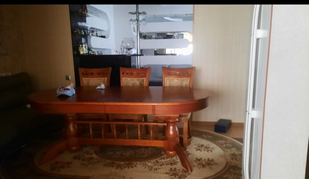 Стол гостевой,  красивый широкий