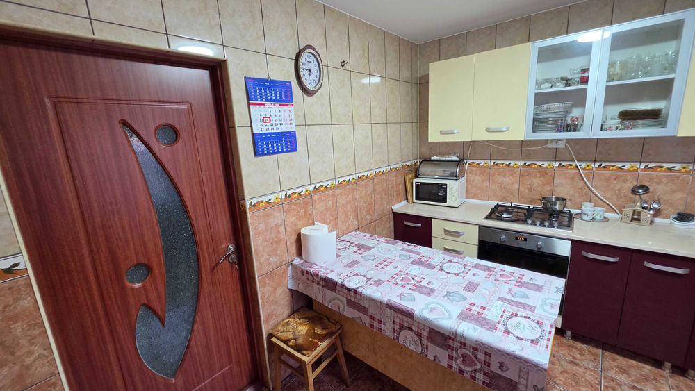 Casa de vanzare sau schimb cu apartament + diferenta
