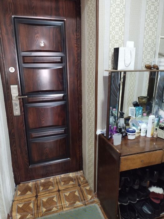 Продается квартира на массиве Воднике бывшая обшижития