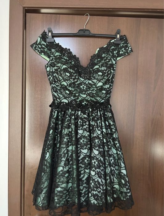 Rochie de ocazie cu corset la spate si umeril goi