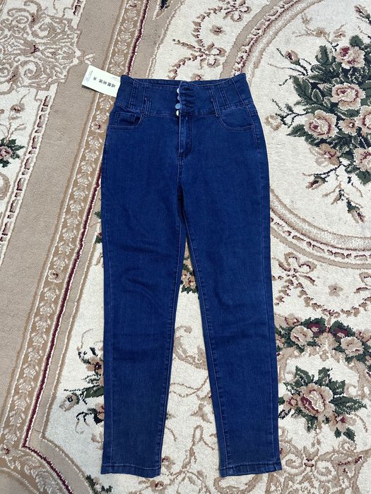 Продам новые джинсы. 28-29 рр.