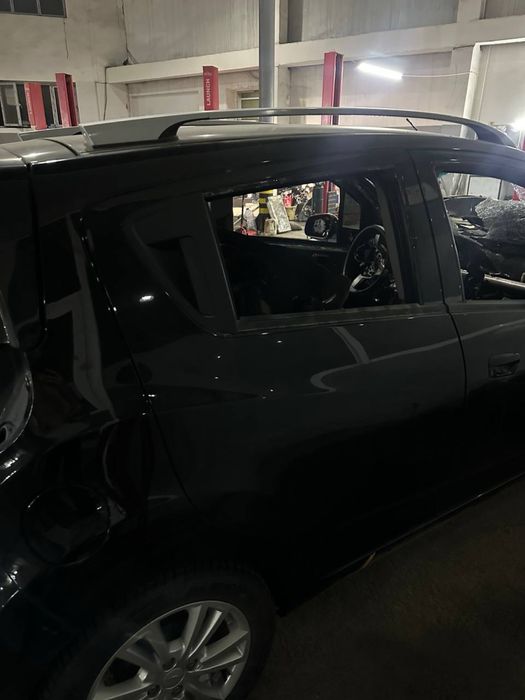 Spark 2022 kuzov sotiladi eshik bagaj tom